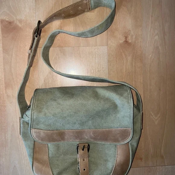 Vintage L.L. Bean Green and Tan Crossbody Messenger Bag, Like New!! - Picture 1 of 6